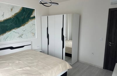 Miete einer geräumigen 3-Zimmer-Wohnung im Stadtteil Alen Mak, Varna, Bulgarien